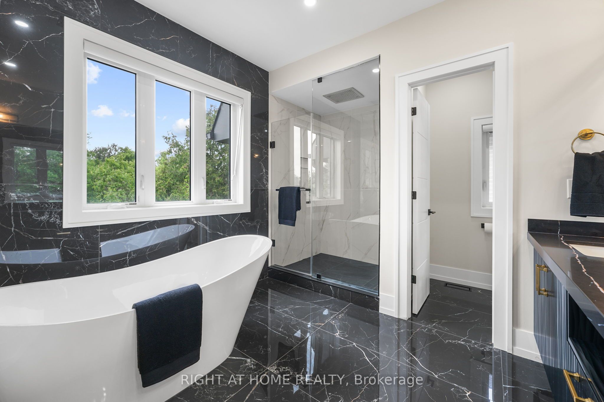 262 Senlac Road Property Photo 11