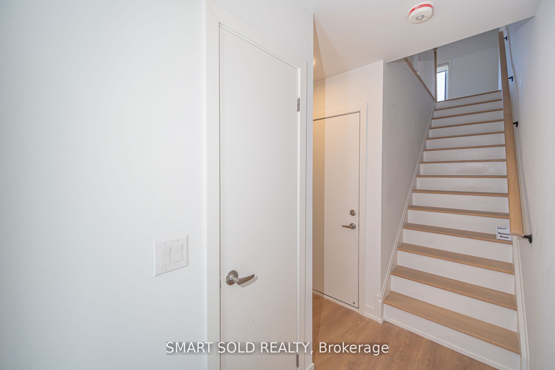 29 Spruce Pines Crescent Property Photo 9