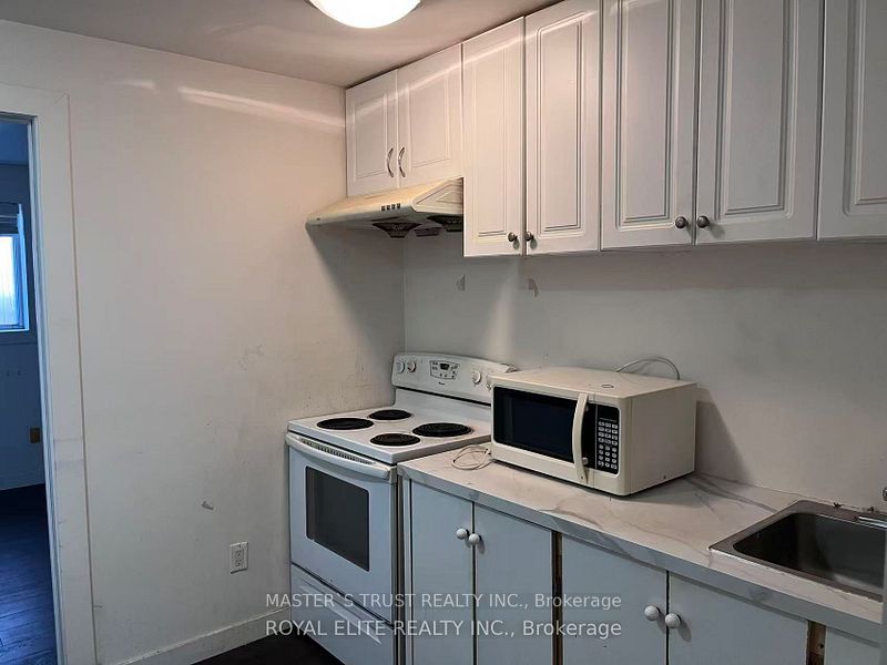 89 Finch Avenue E Property Photo 10