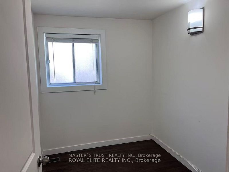 89 Finch Avenue E Property Photo 12