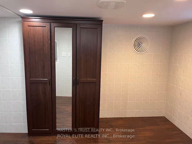 89 Finch Avenue E Property Photo 17