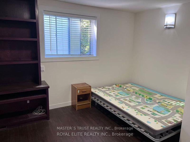 89 Finch Ave East Avenue Property Photo 4