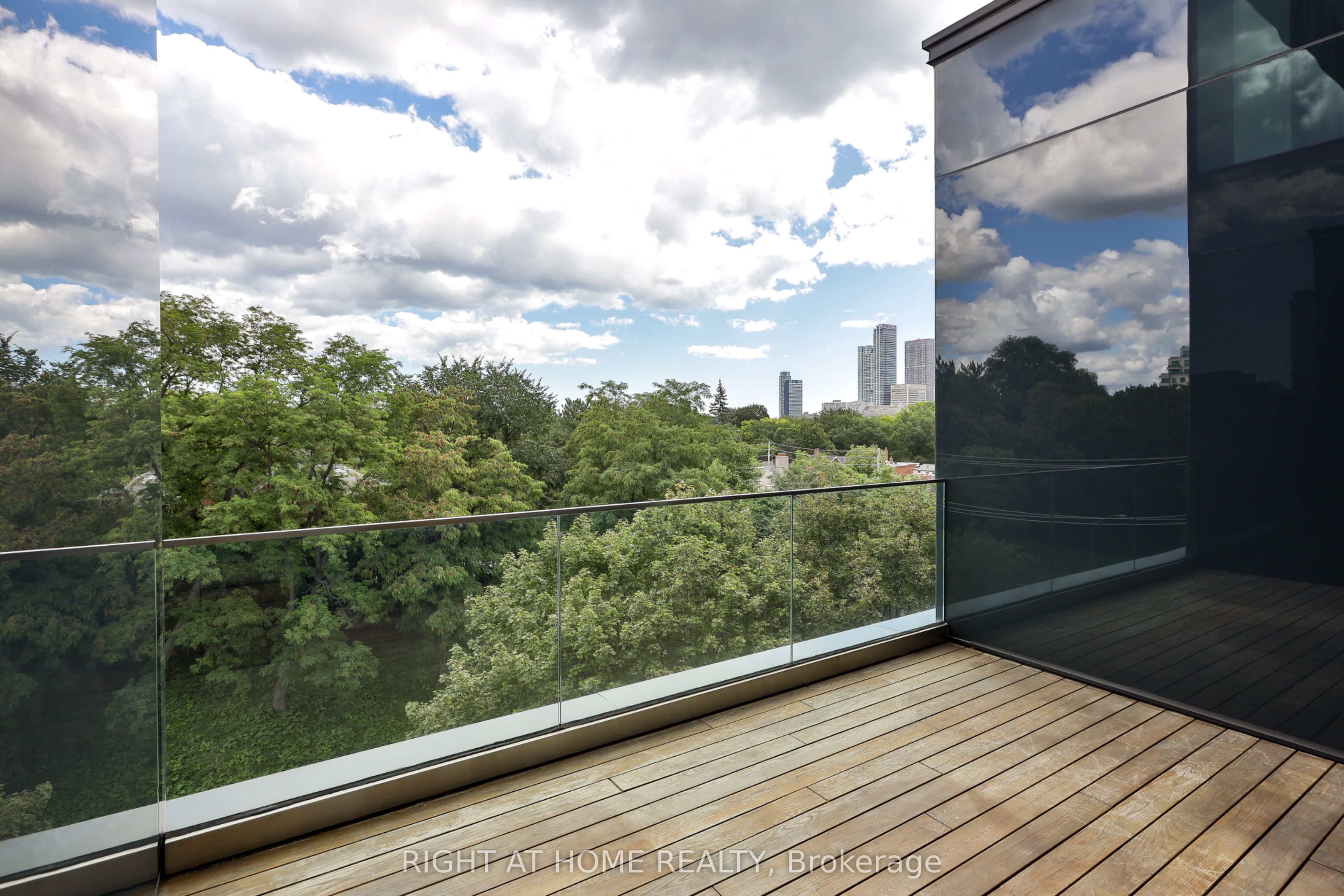 1 Roxborough Street E 501 Property Photo 26