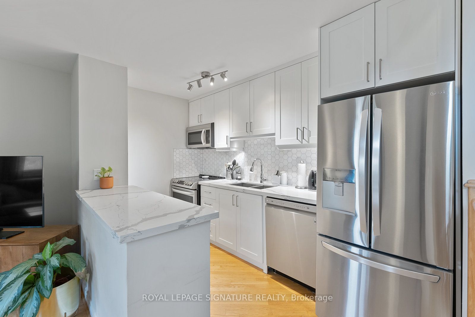 359 Albany Avenue 2 Property Photo 11