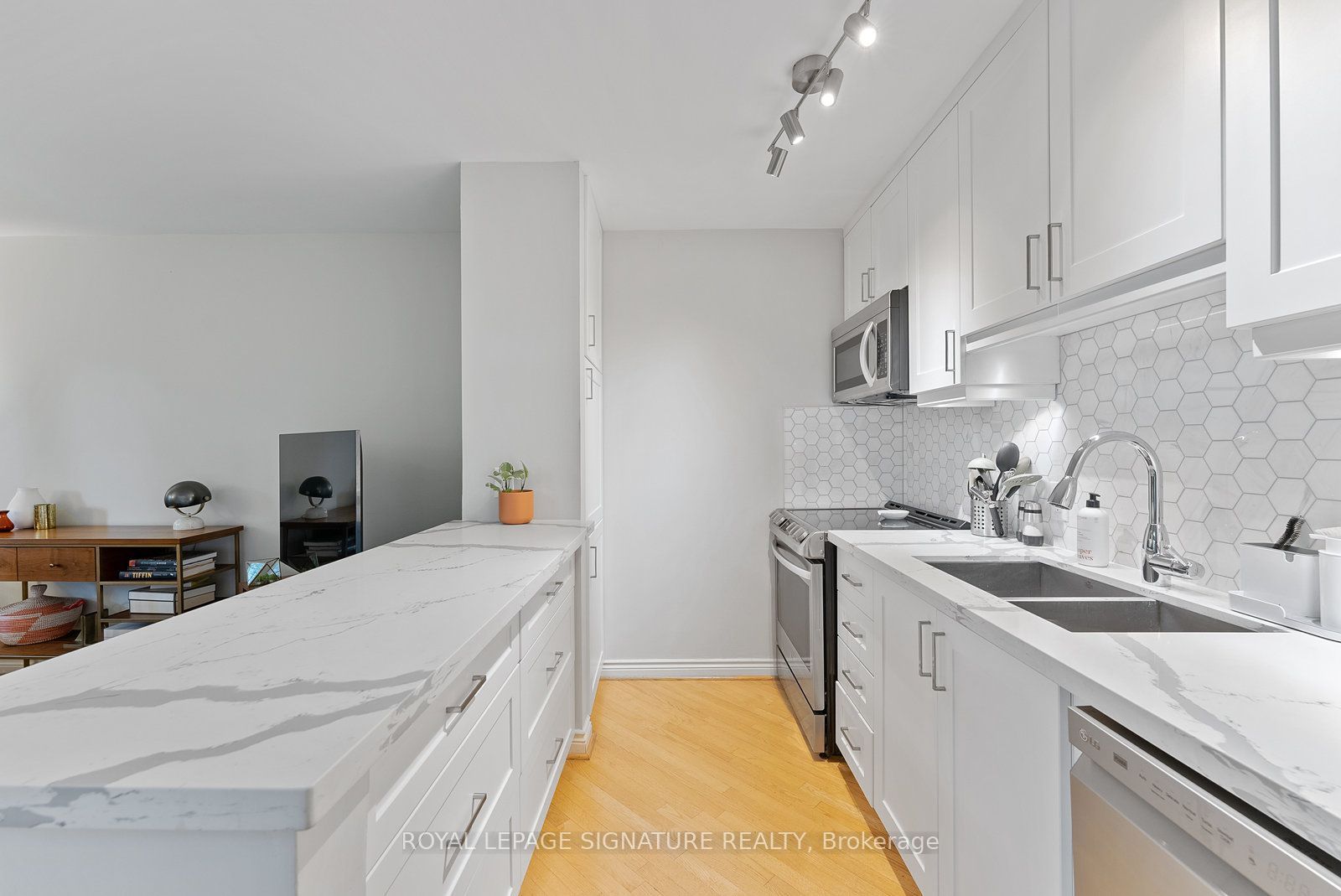359 Albany Avenue 2 Property Photo 14