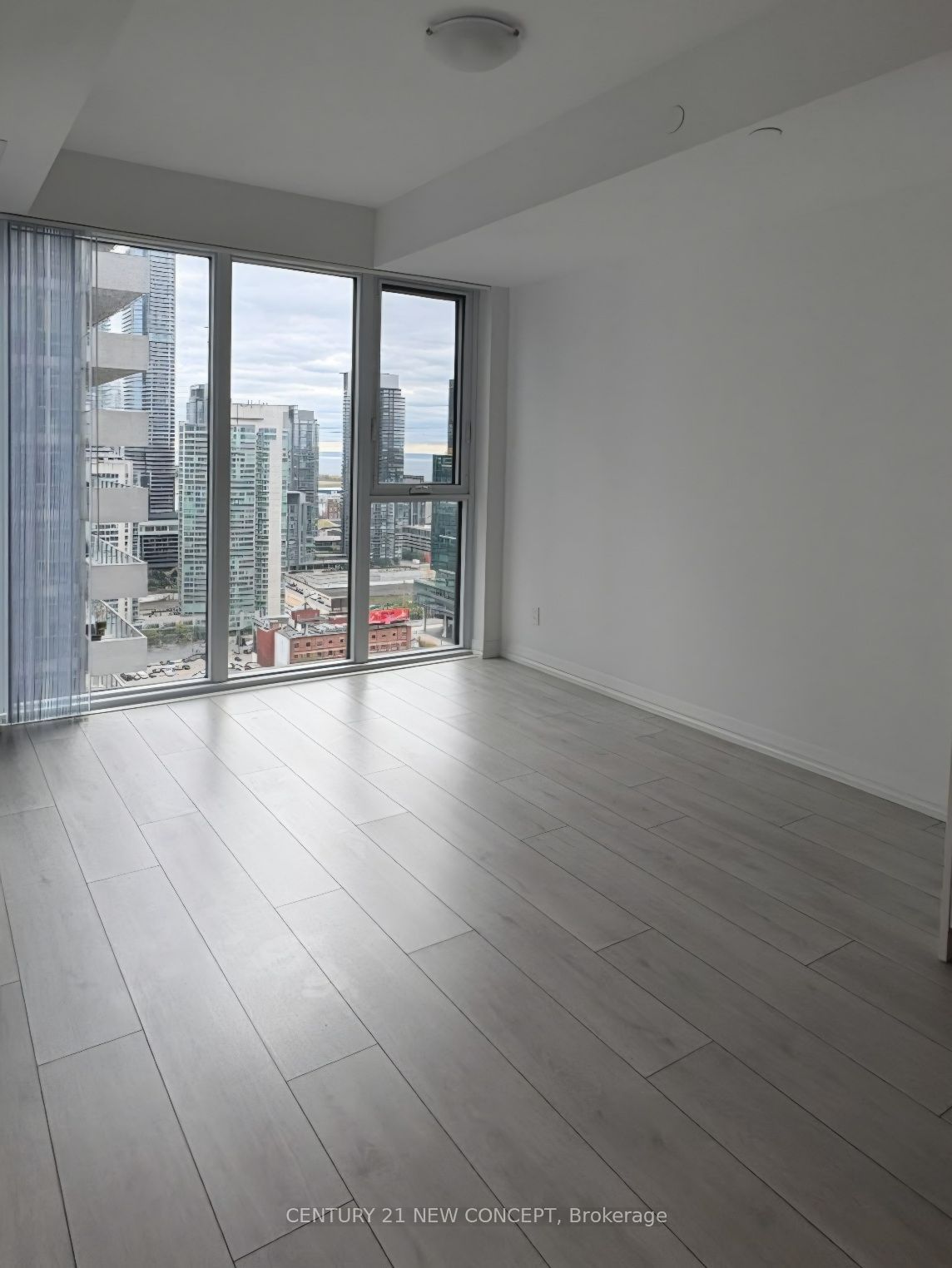 400 King Street W 2915 Property Photo 4