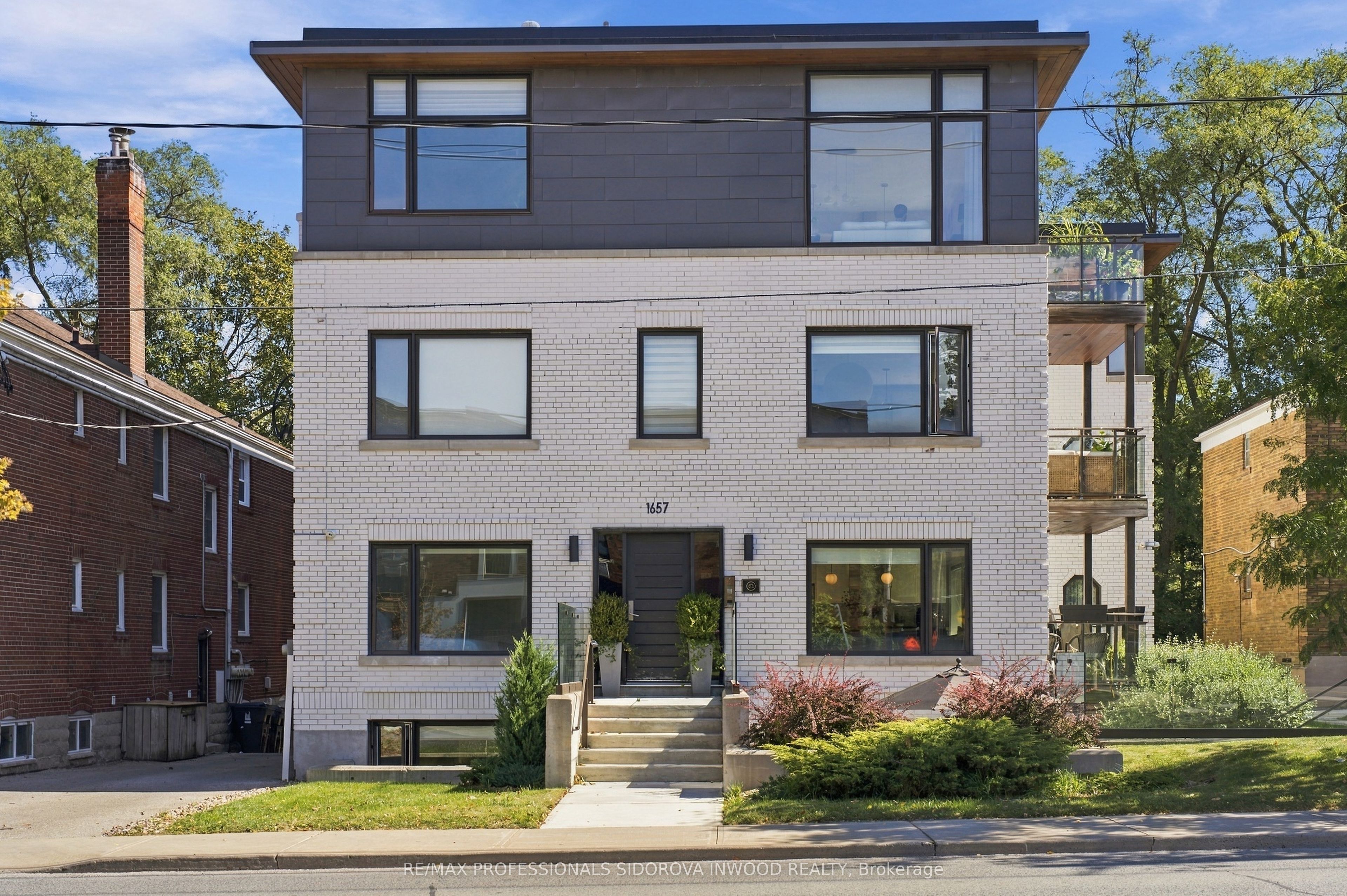 1657 Bathurst Street 2A