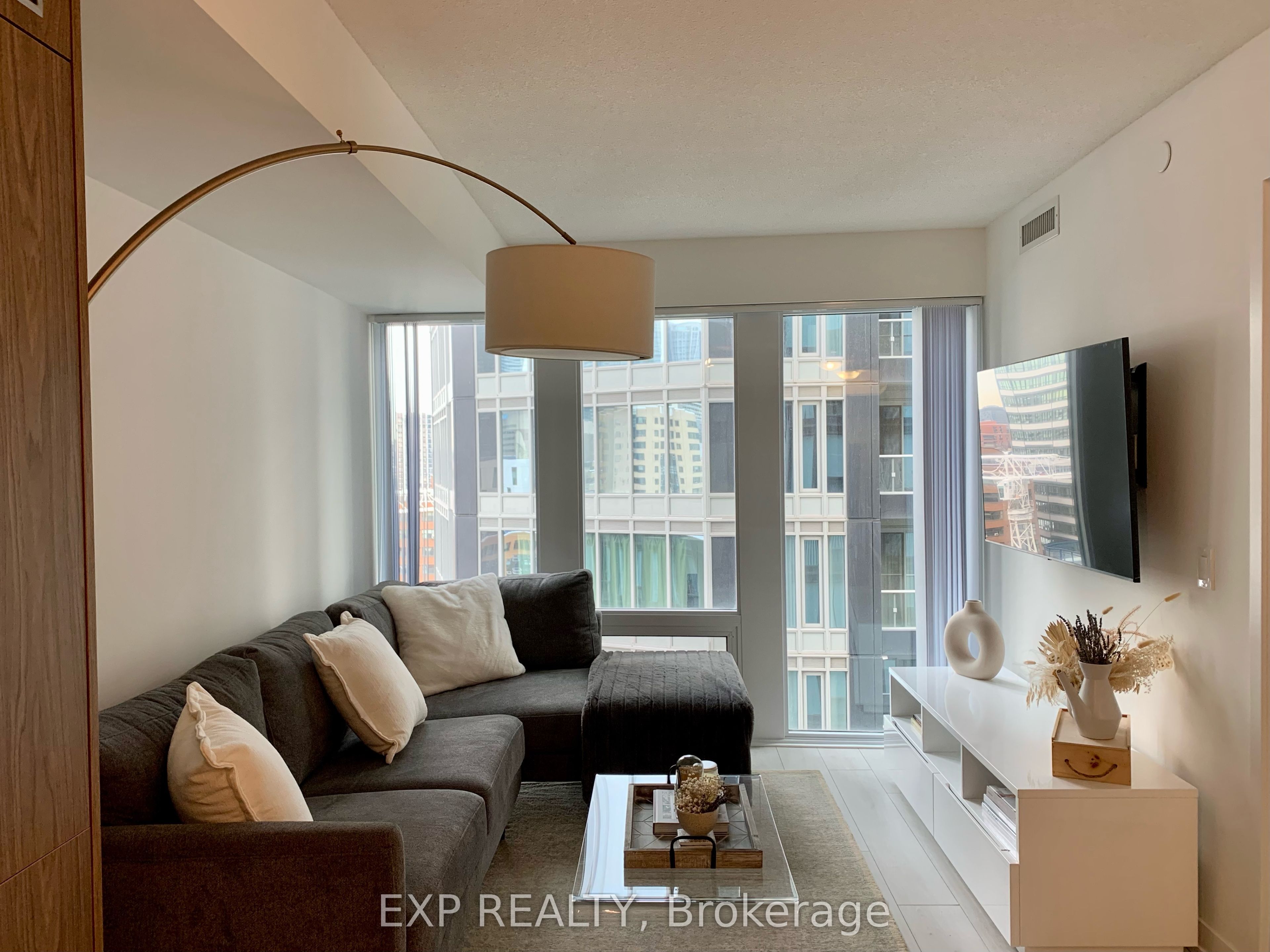 60 Shuter Street 1501 Property Photo 2