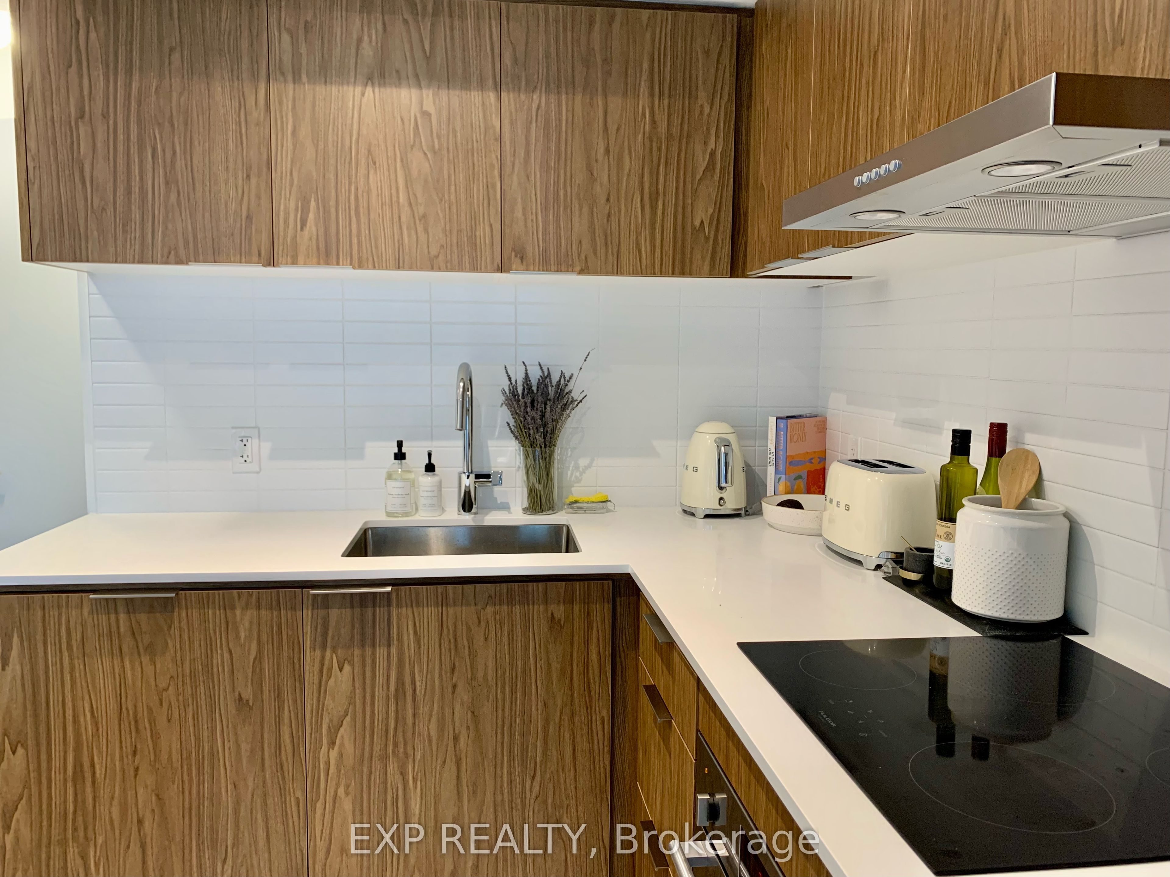 60 Shuter Street 1501 Property Photo 3