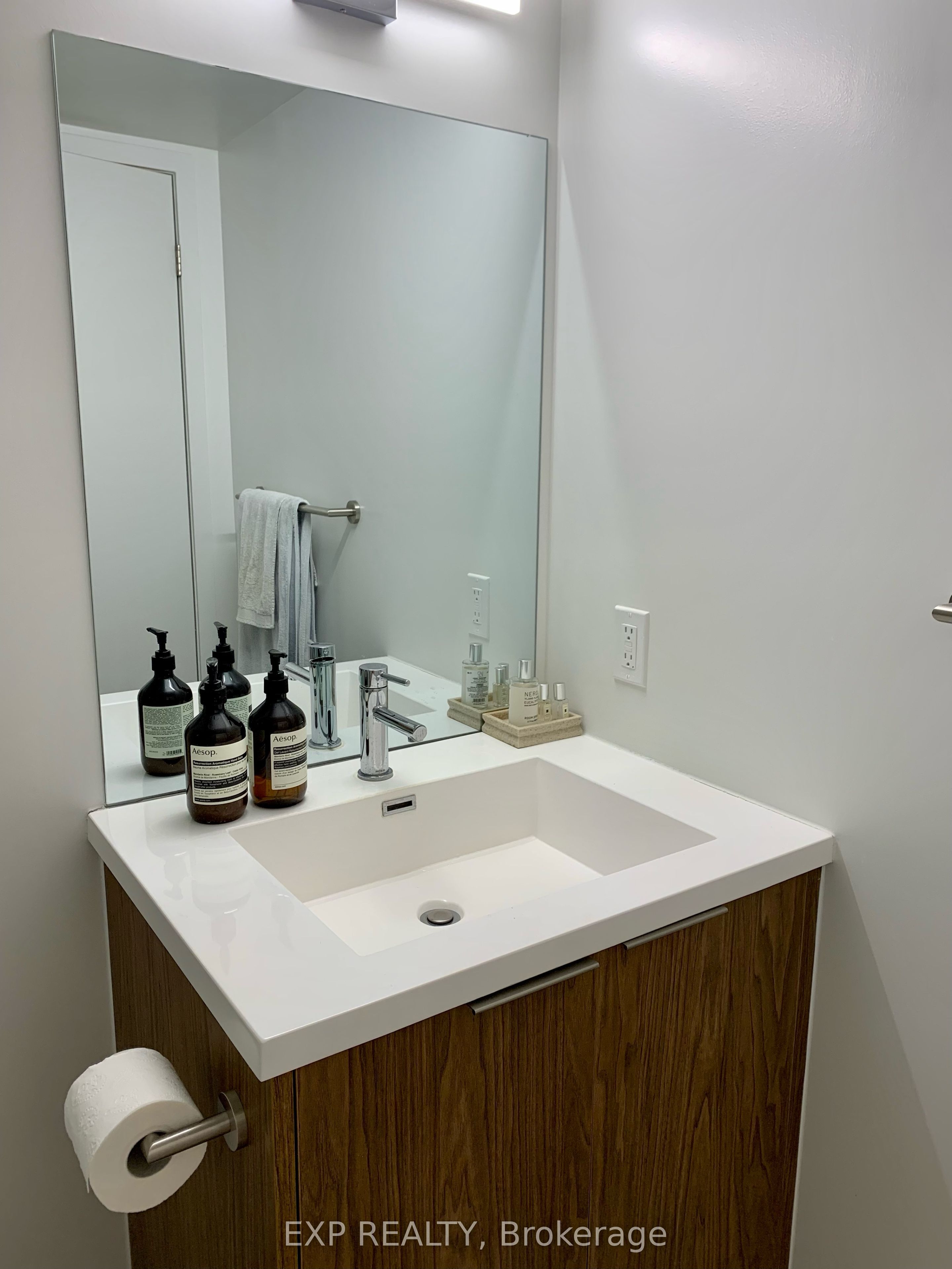 60 Shuter Street 1501 Property Photo 8