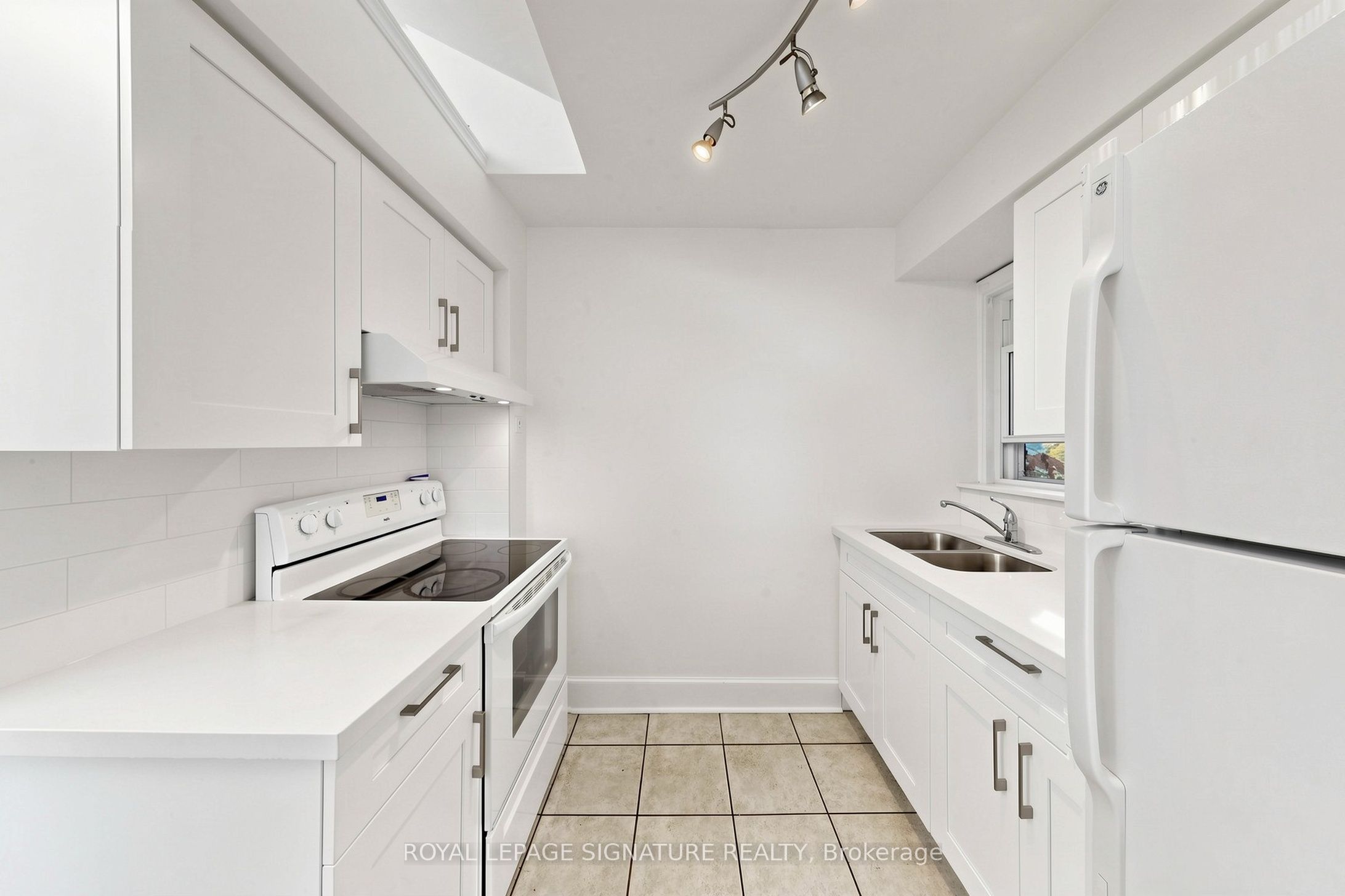 461 Eglinton Avenue E 2 Property Photo 11