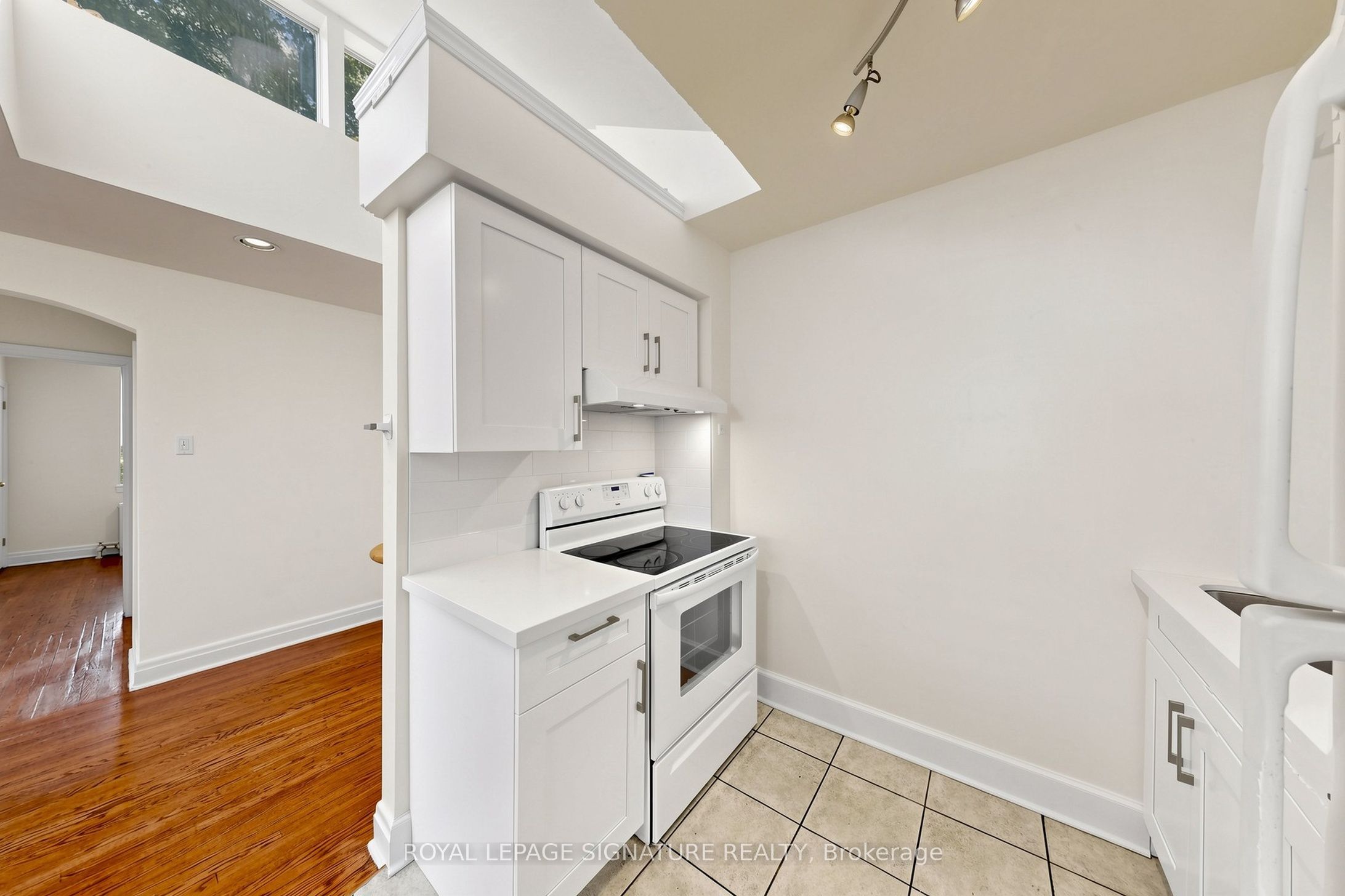 461 Eglinton Avenue E 2 Property Photo 12