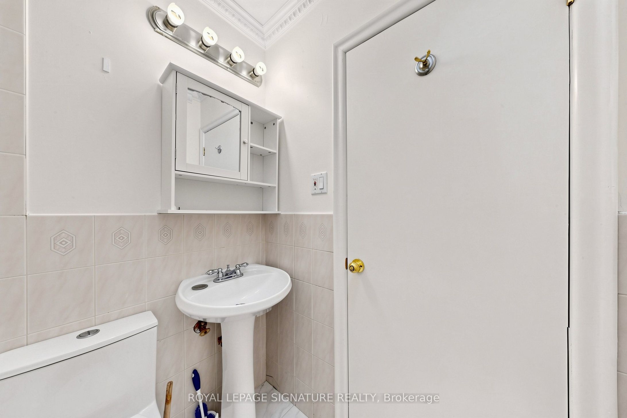 461 Eglinton Avenue E 2 Property Photo 25