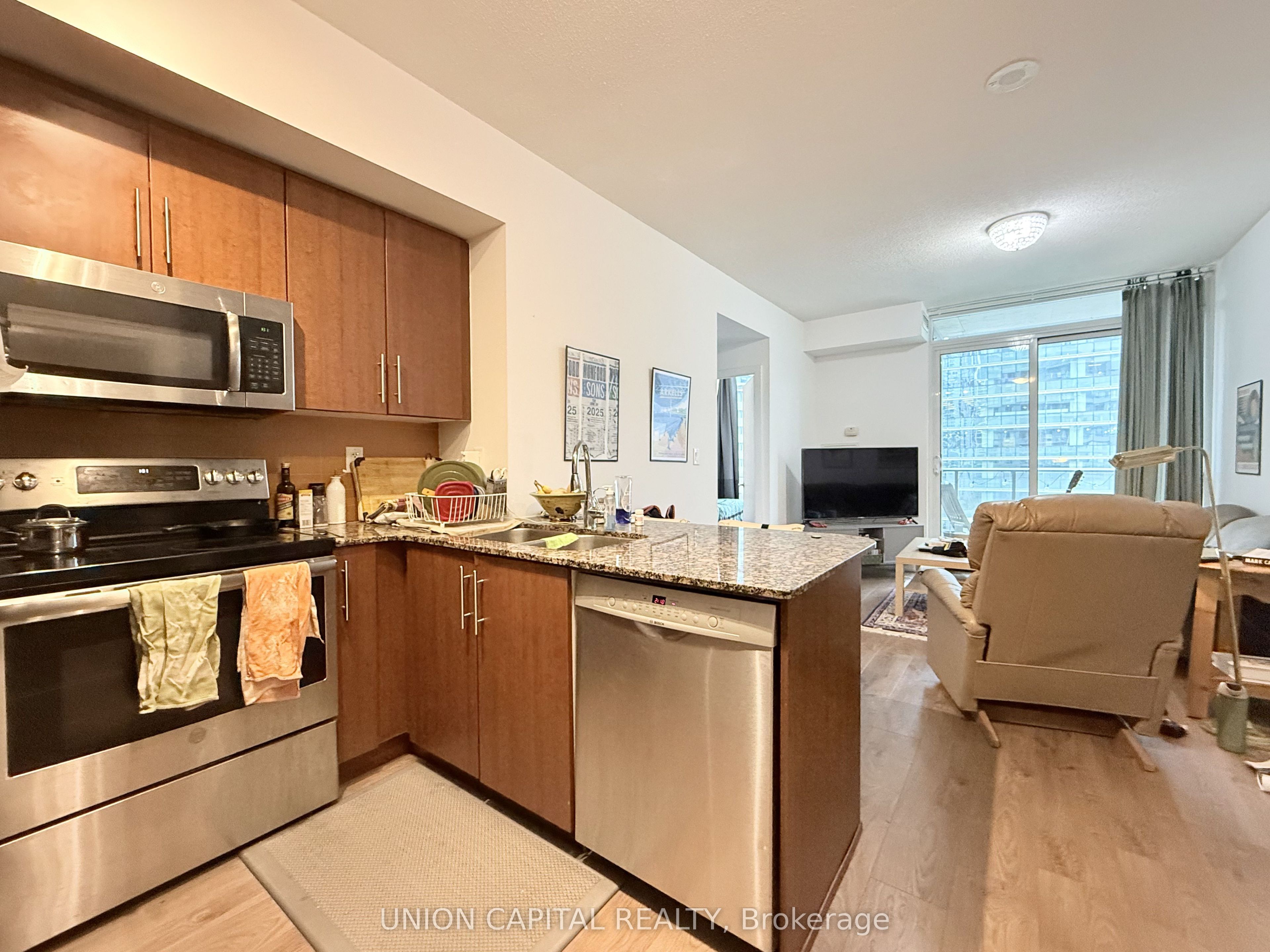 65 Bremner Boulevard 1402 Property Photo 3