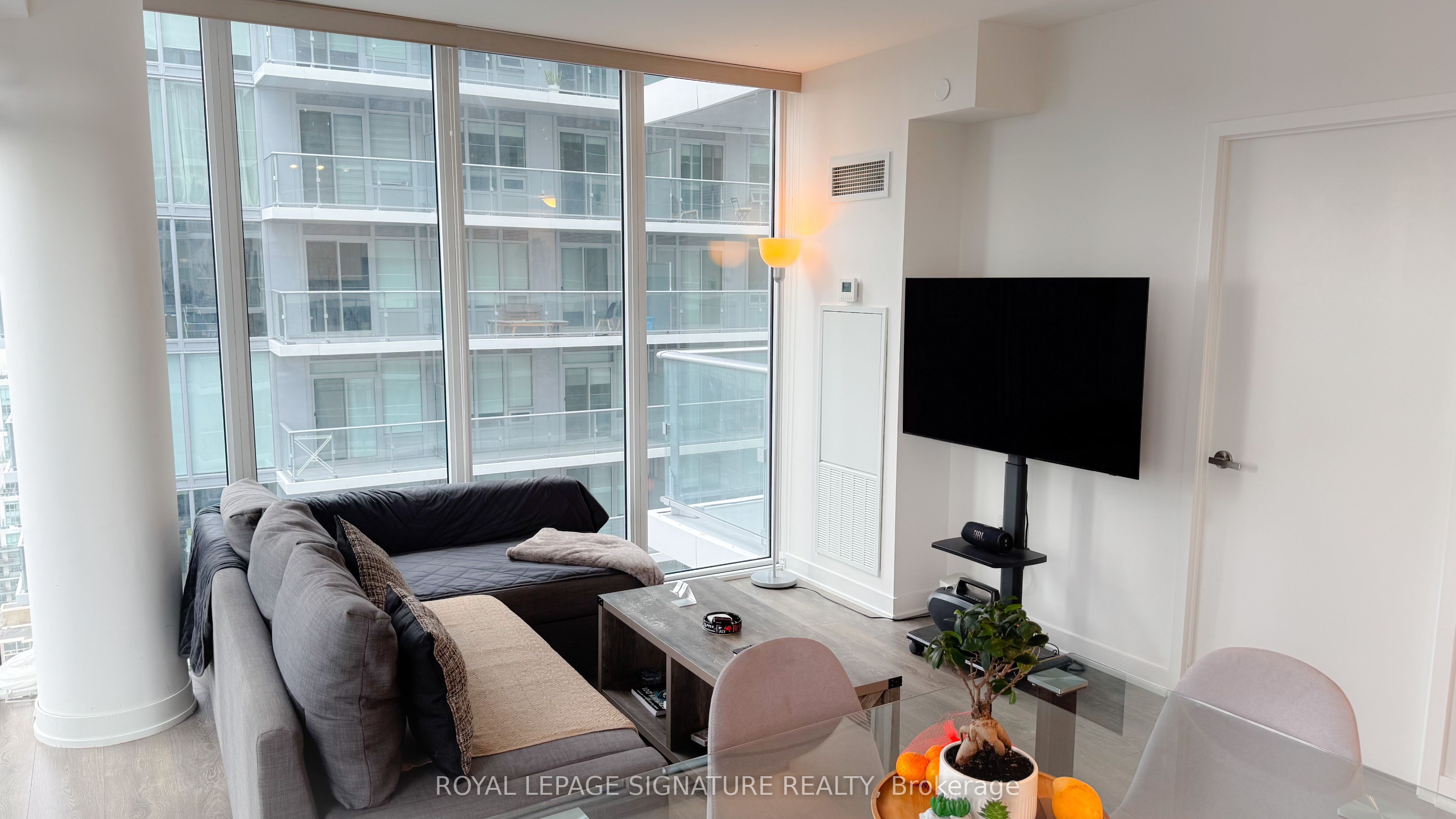 99 Broadway Avenue 3004 Property Photo 4