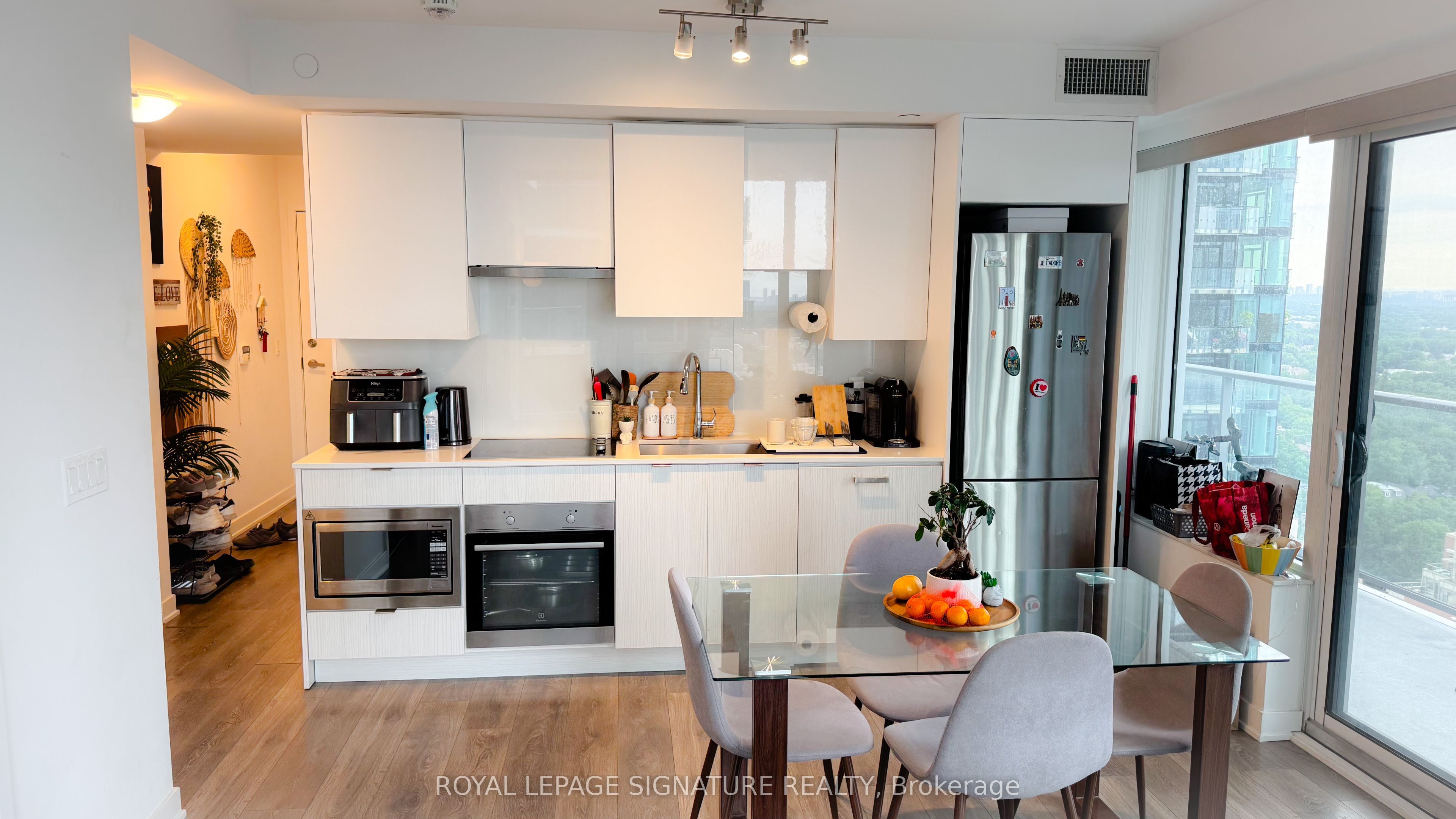 99 Broadway Avenue 3004 Property Photo 6