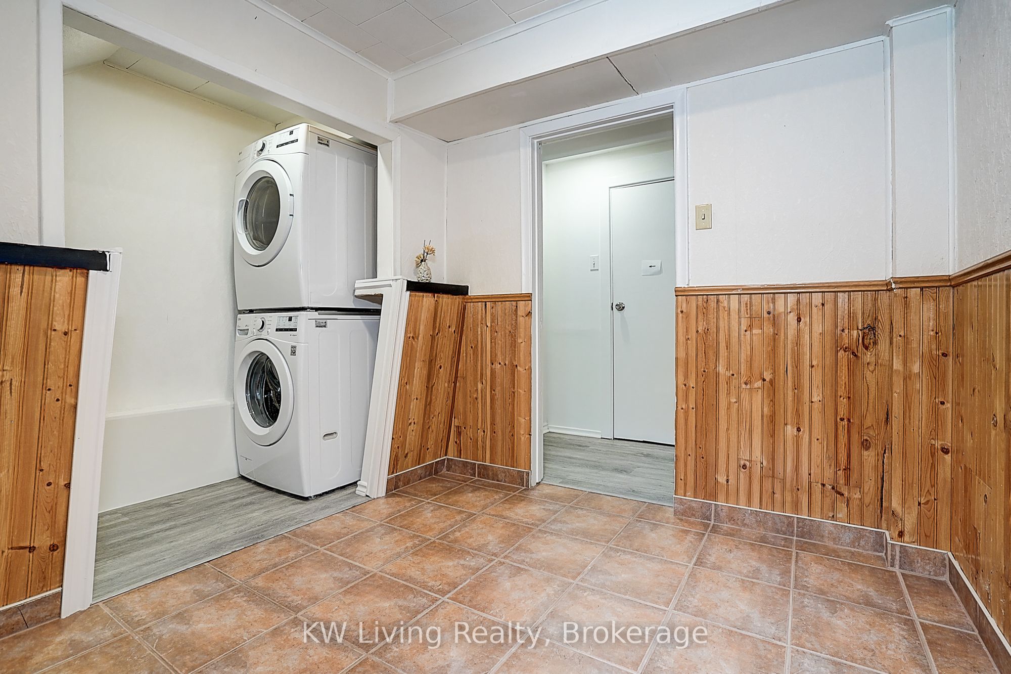 78 Roywood Drive Basement Back Unit Property Photo 31