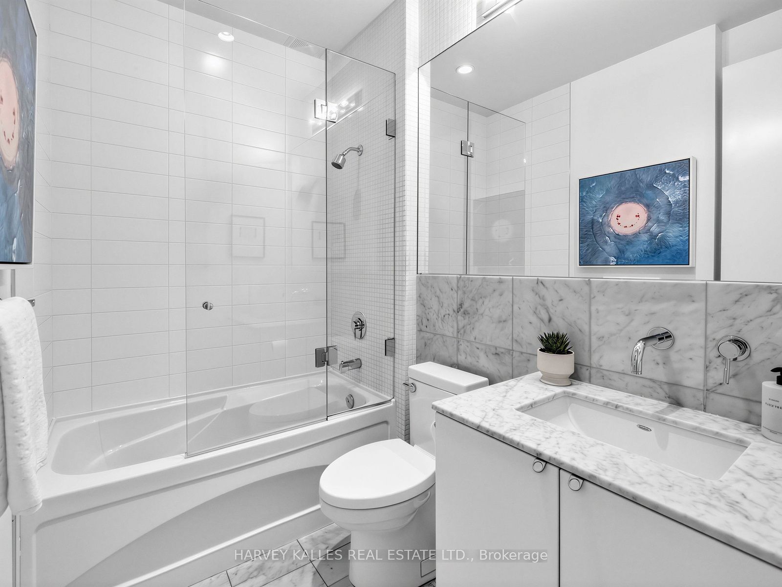 380 Macpherson Avenue 106 Property Photo 17