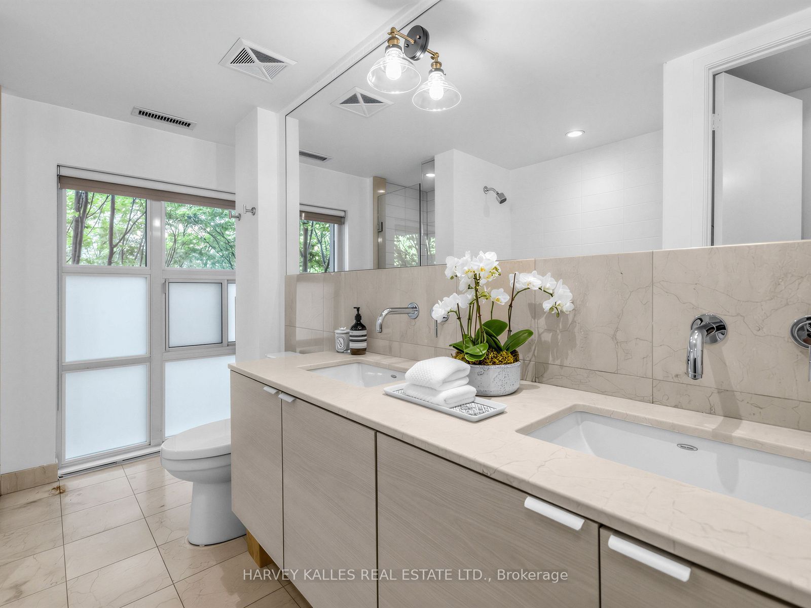 380 Macpherson Avenue 106 Property Photo 23