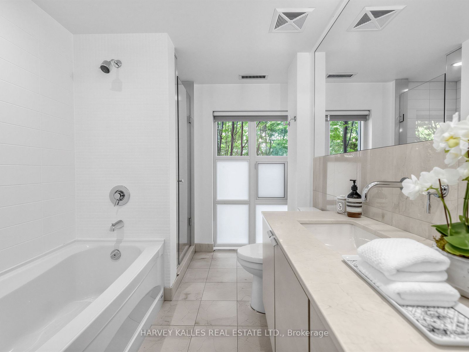 380 Macpherson Avenue 106 Property Photo 24