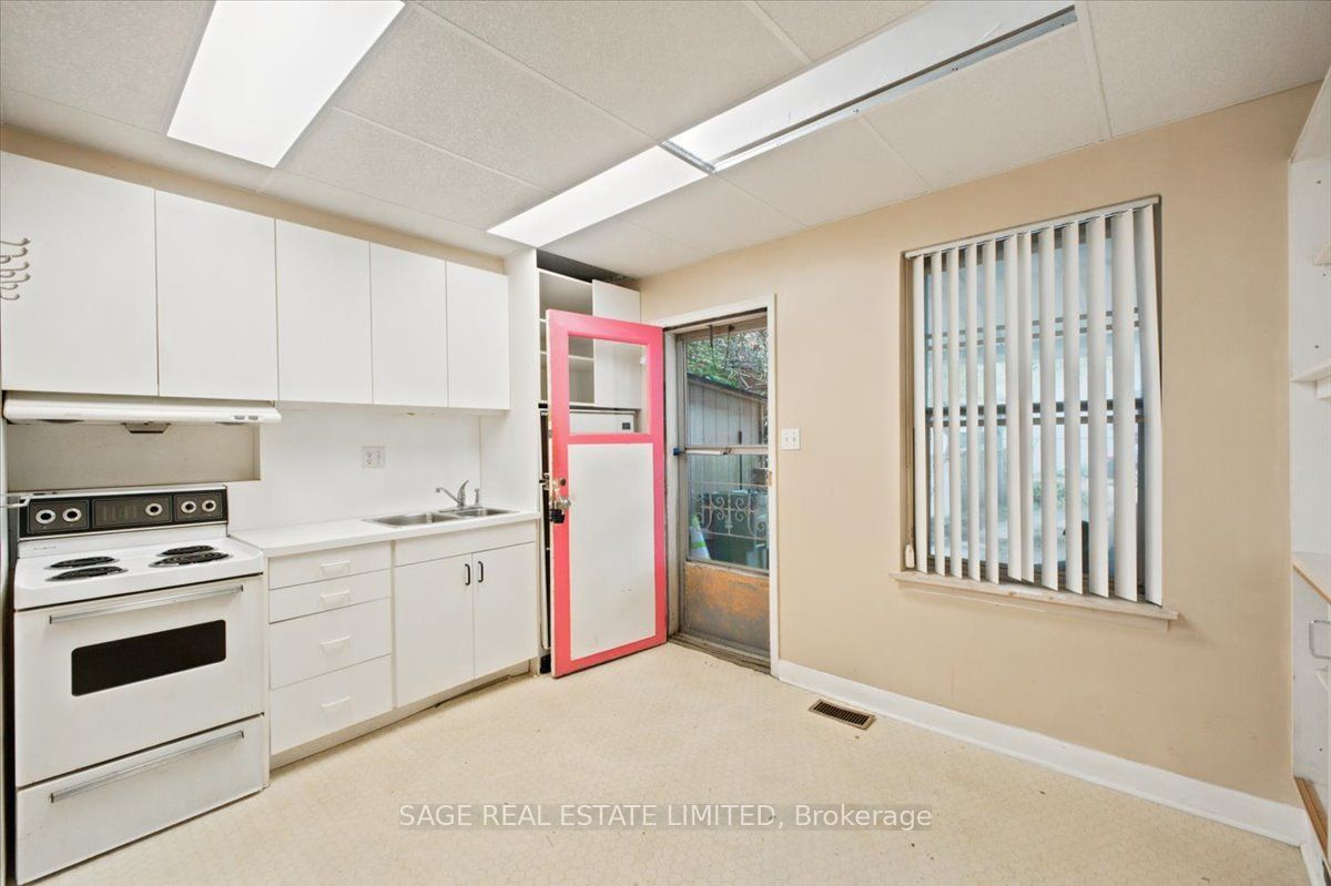12 Khedive Avenue Property Photo 9