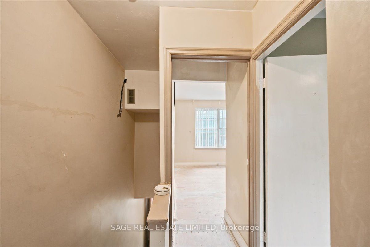 12 Khedive Avenue Property Photo 15
