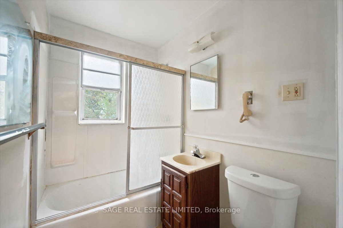 12 Khedive Avenue Property Photo 24