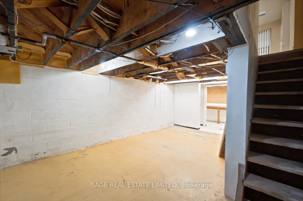 12 Khedive Avenue Property Photo 29