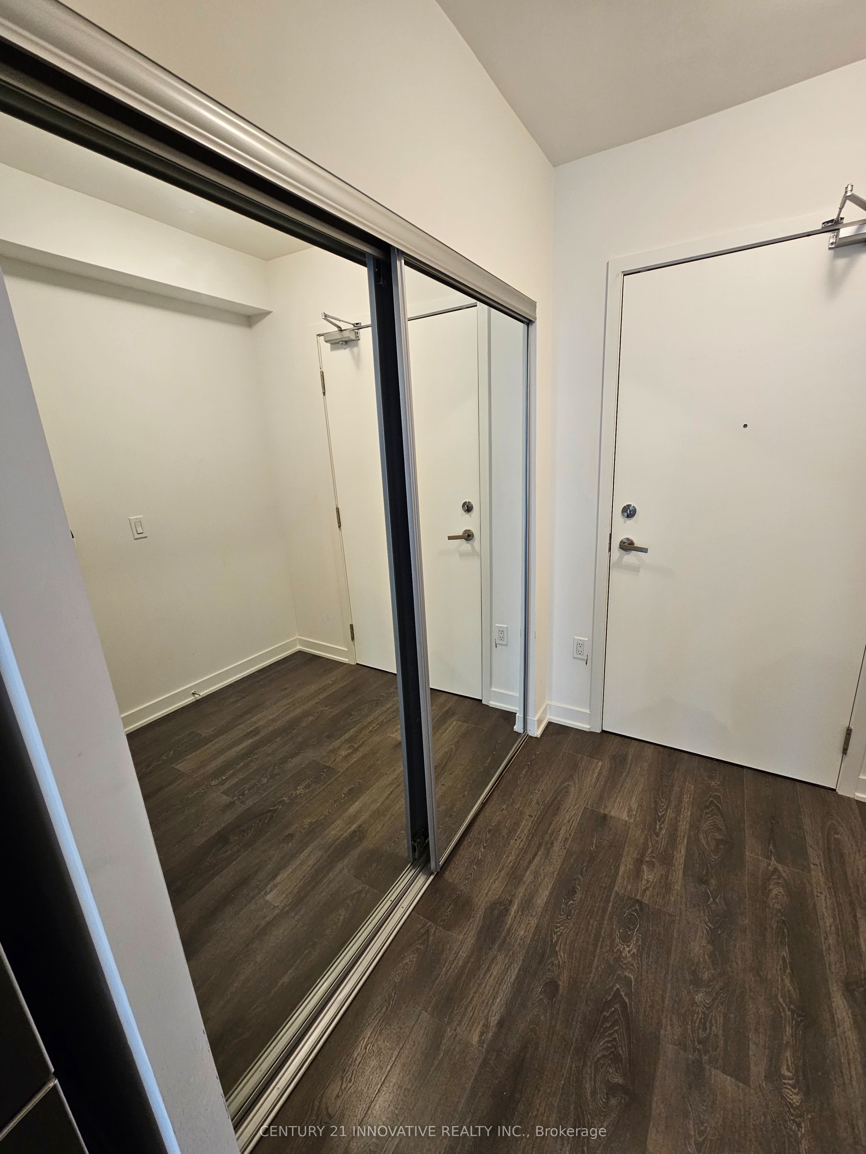 99 Broadway Avenue 3307 Property Photo 6