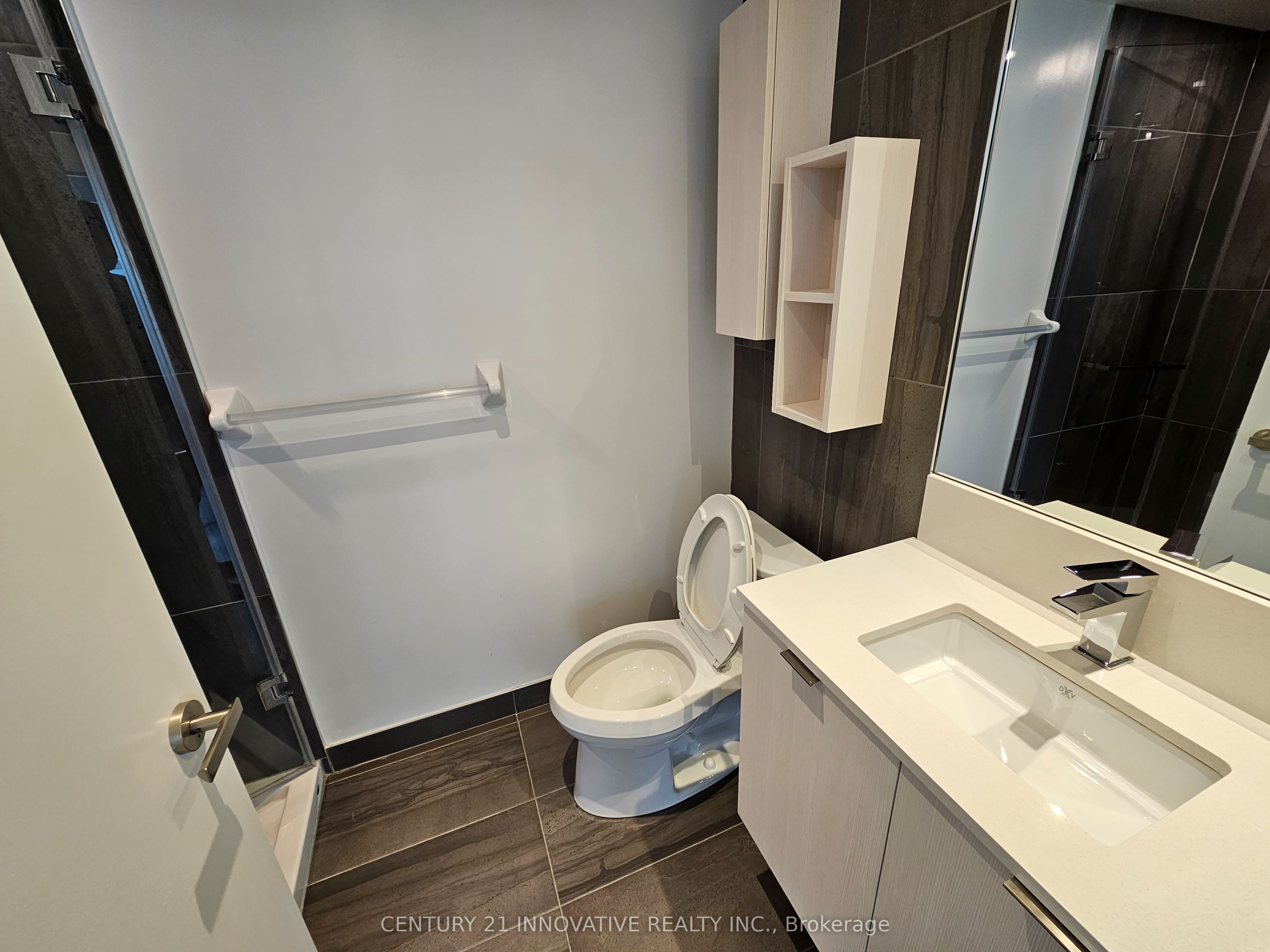 99 Broadway Avenue 3307 Property Photo 8