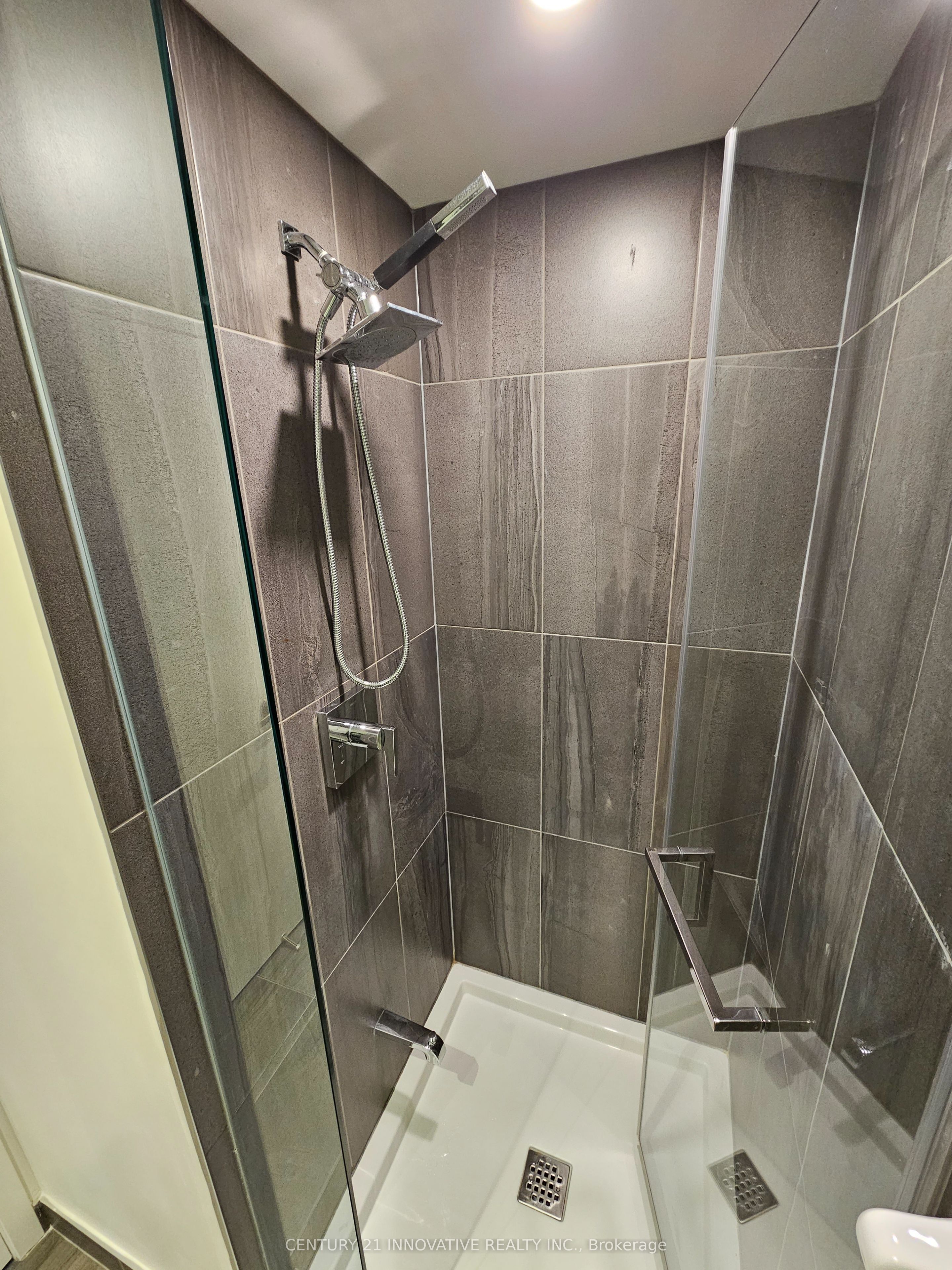 99 Broadway Avenue 3307 Property Photo 9