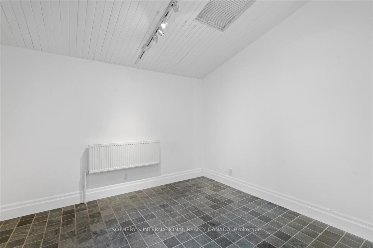 33 Rose Avenue Main Floor Property Photo 11