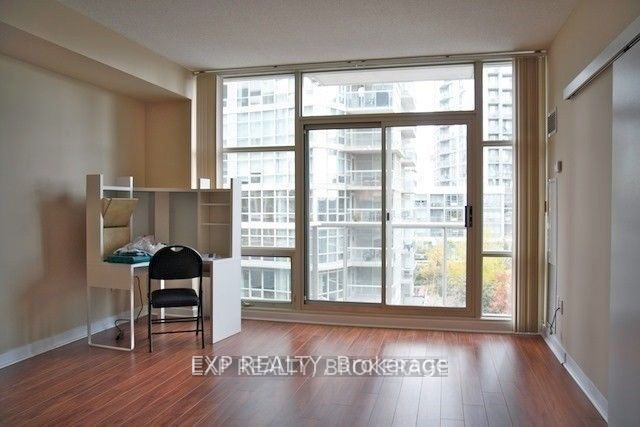 9 Spadina Avenue 302 Property Photo 3