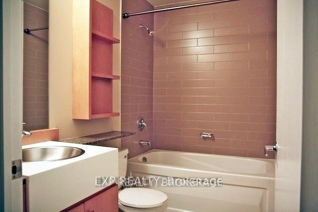 9 Spadina Avenue 302 Property Photo 5