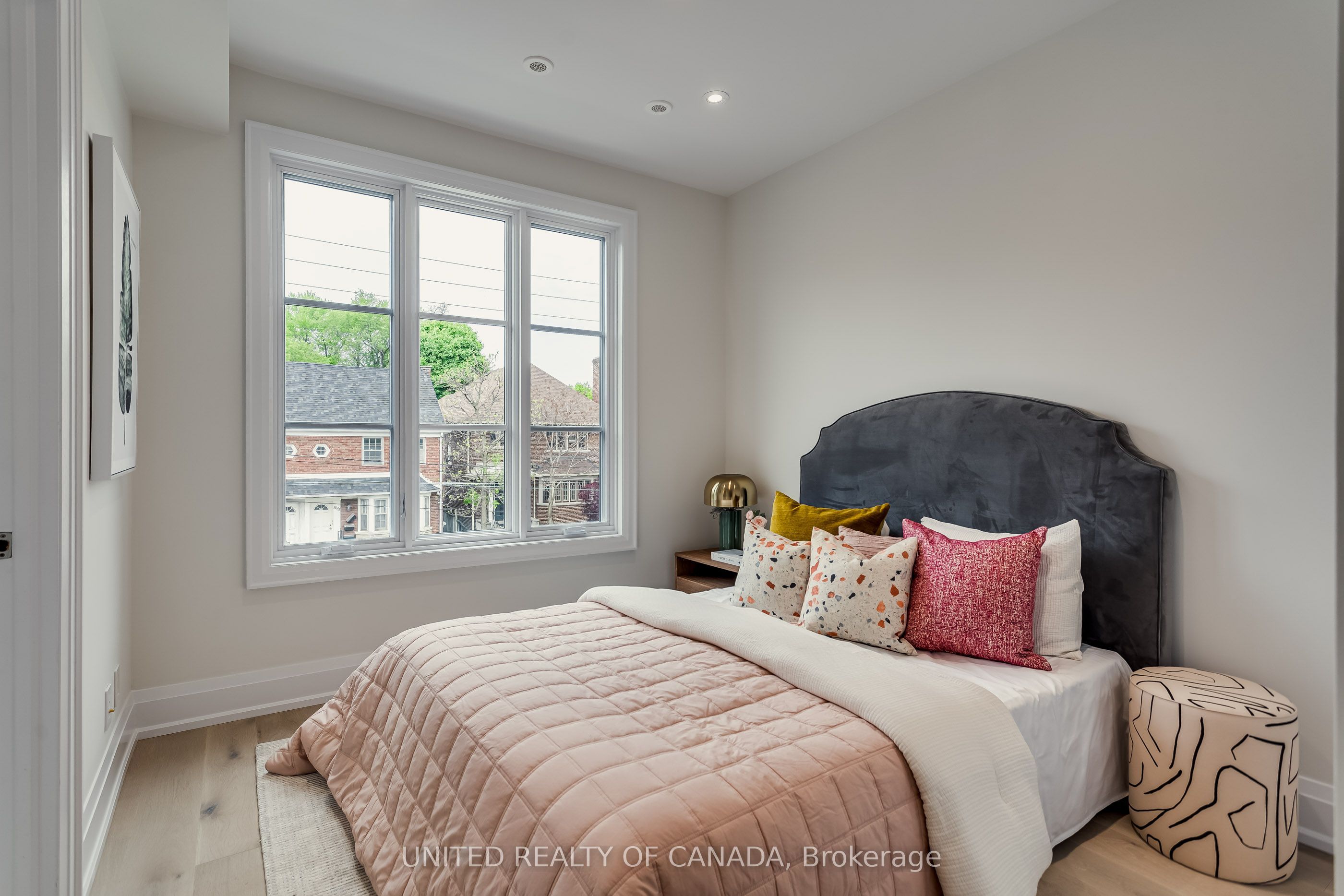 1177 Avenue Road Property Photo 8