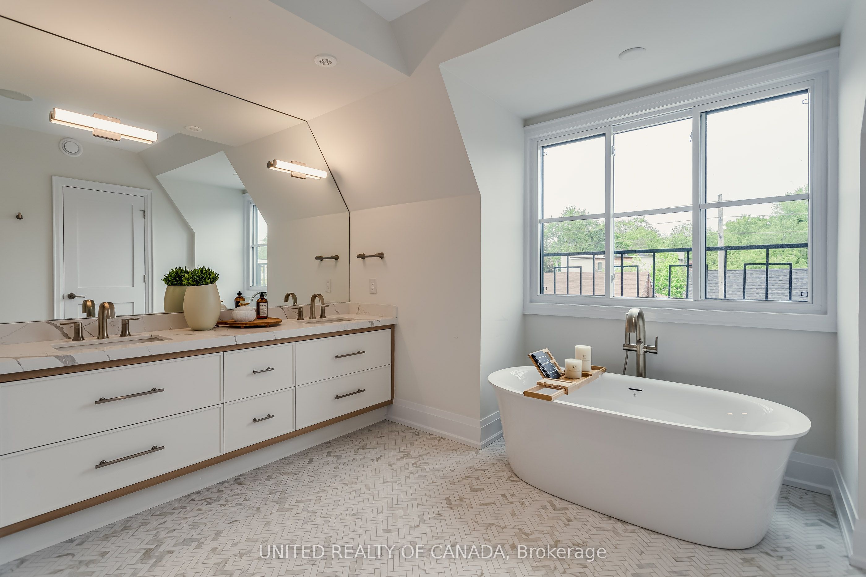 1177 Avenue Road Property Photo 14