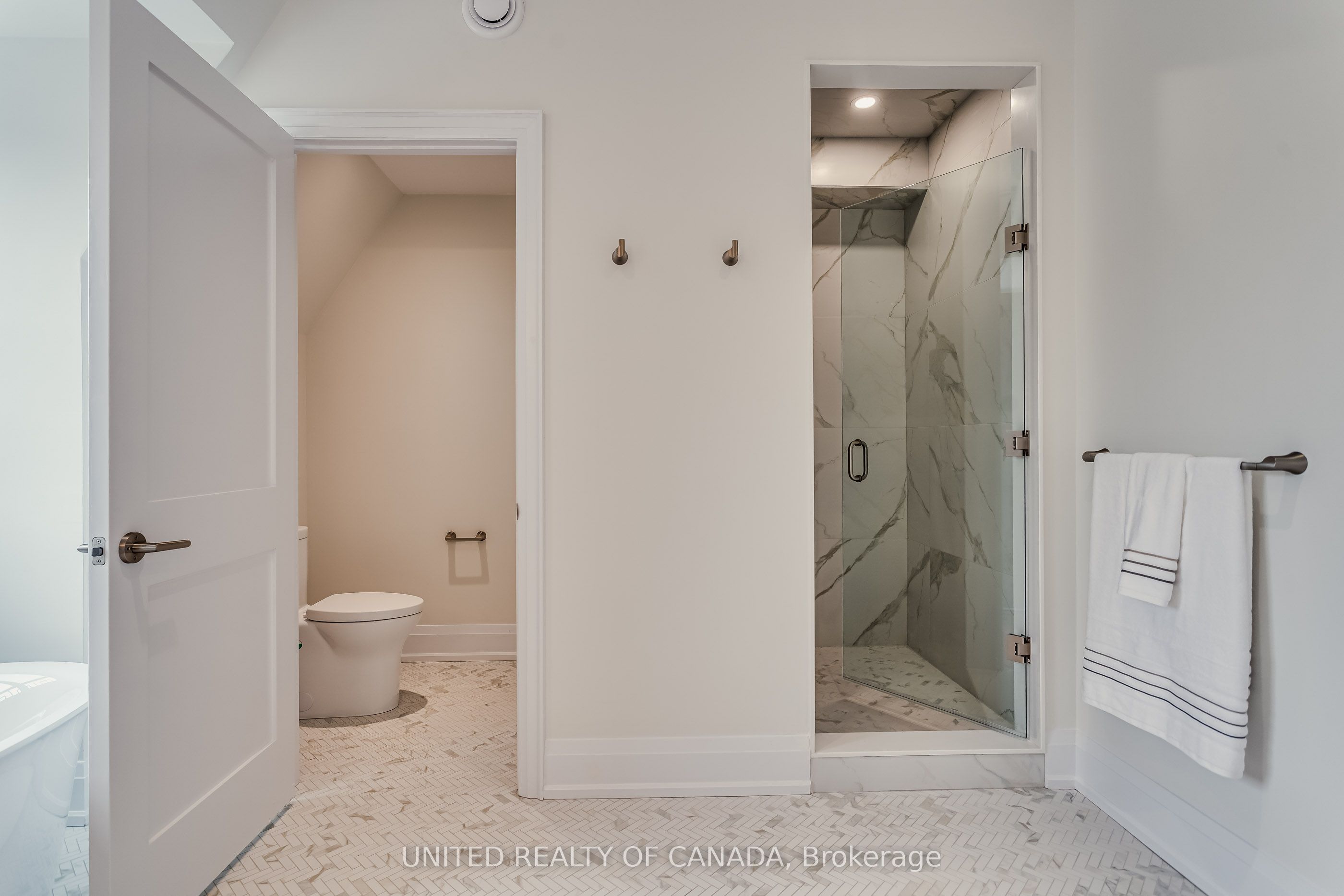 1177 Avenue Road Property Photo 15