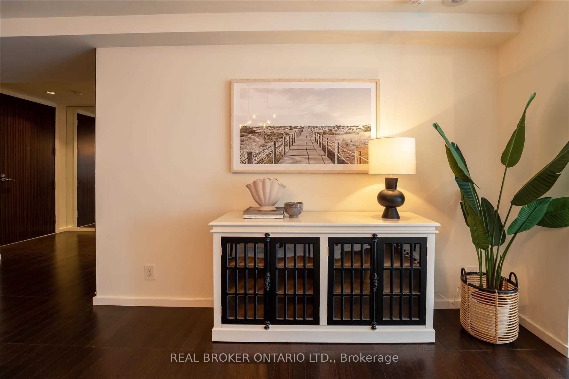 180 University Avenue 3307 Property Photo 14