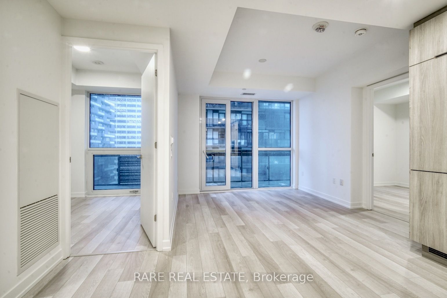 39 Roehampton Avenue 1806 Property Photo 3