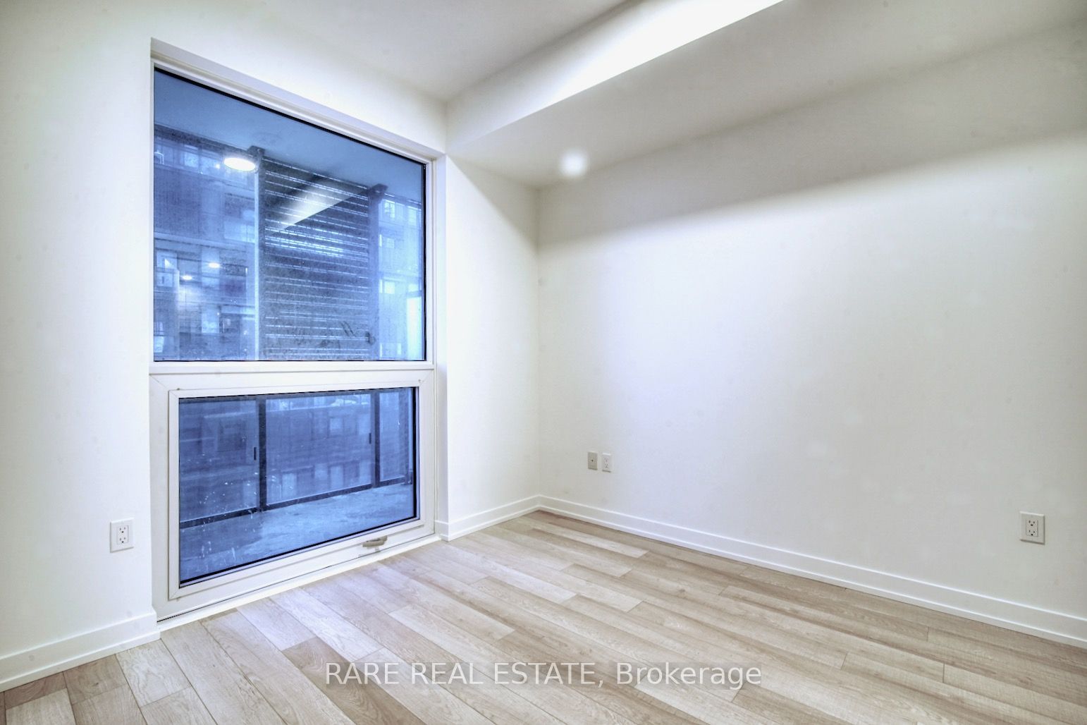 39 Roehampton Avenue 1806 Property Photo 5