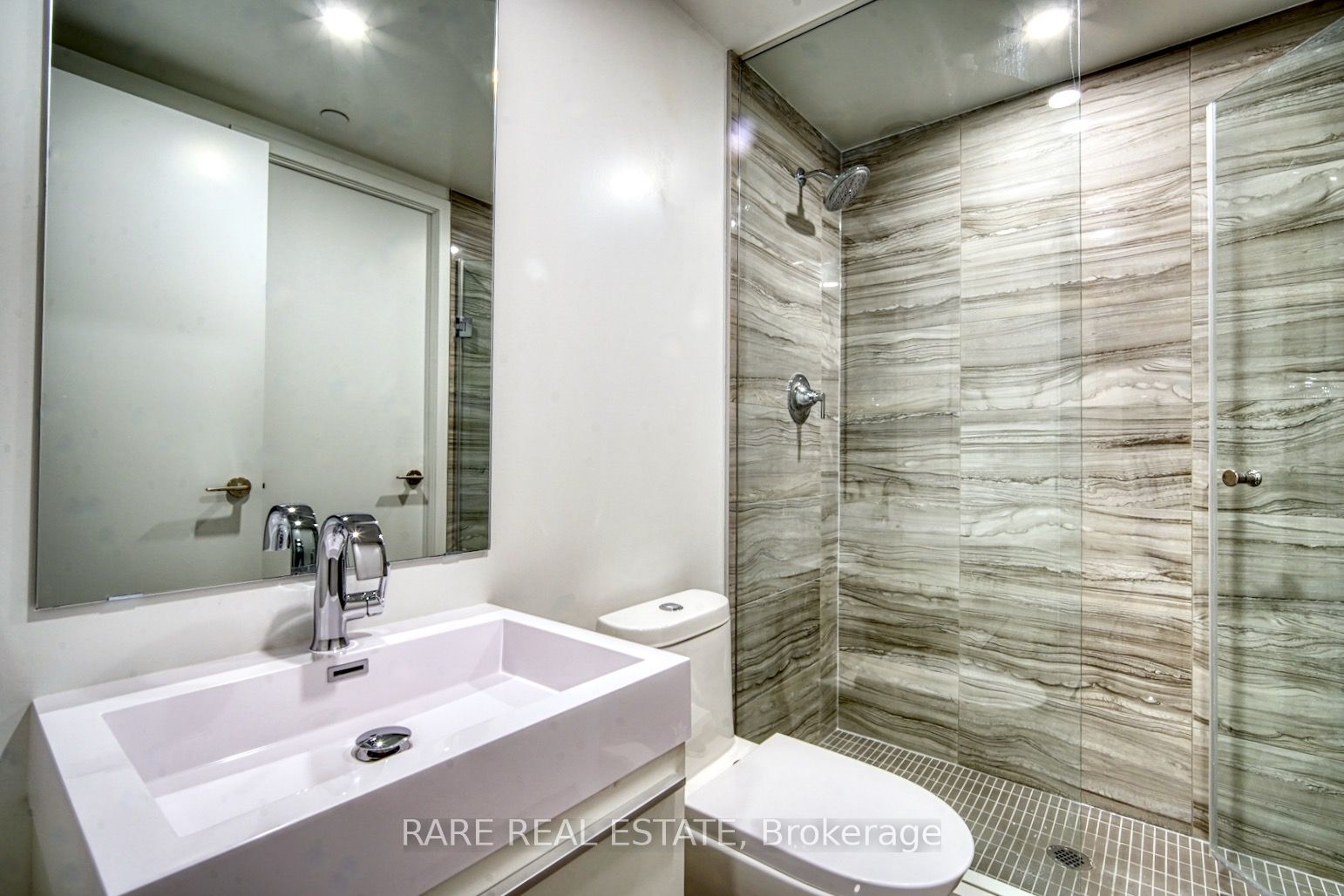 39 Roehampton Avenue 1806 Property Photo 6