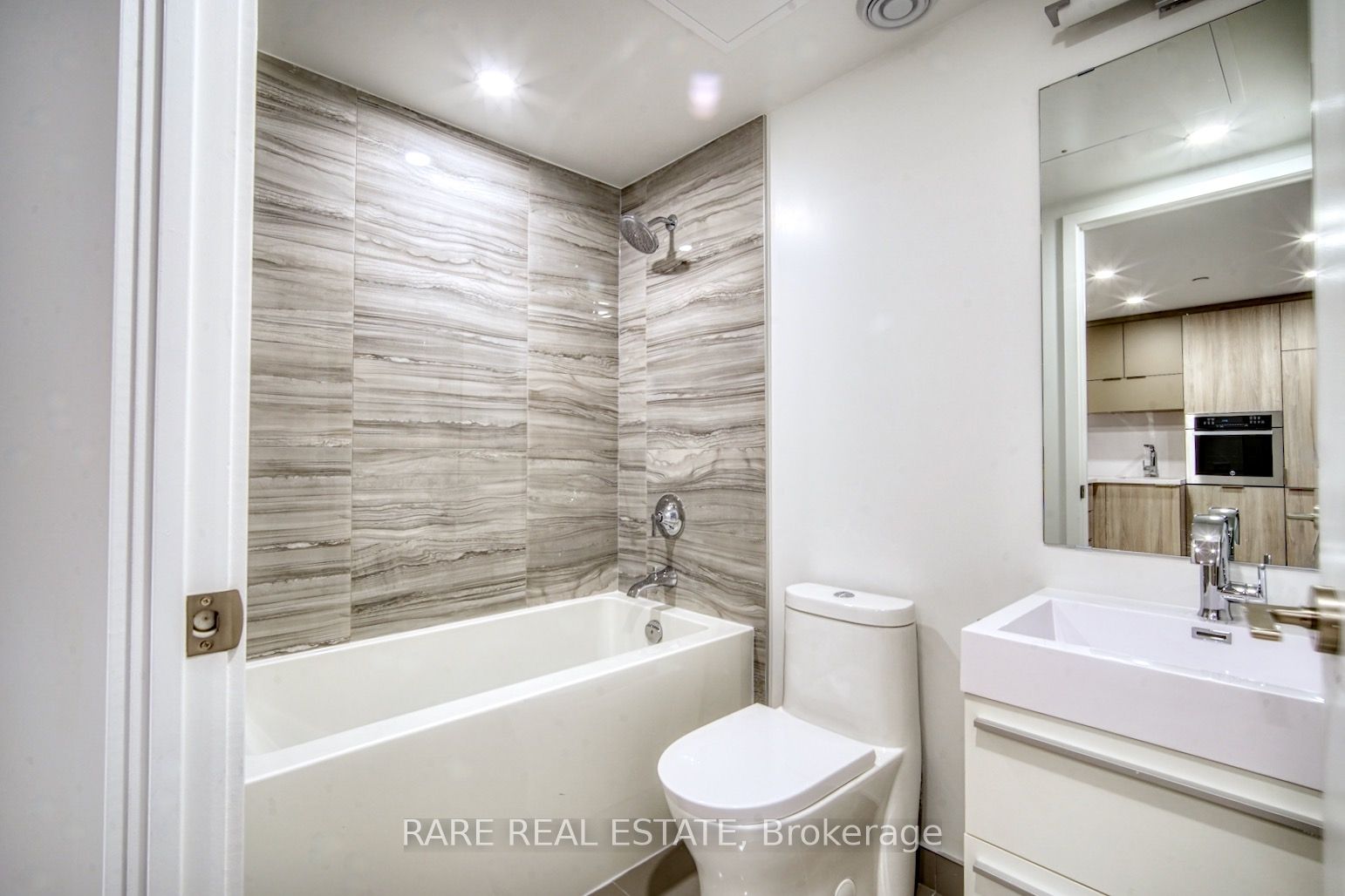 39 Roehampton Avenue 1806 Property Photo 7