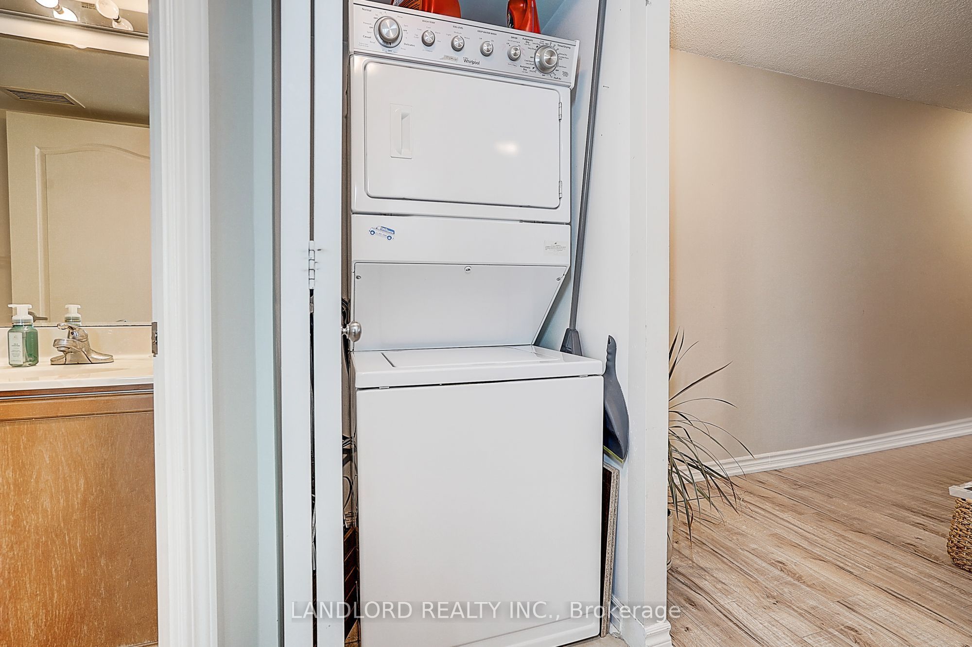 17 Barberry Place 1014 Property Photo 29