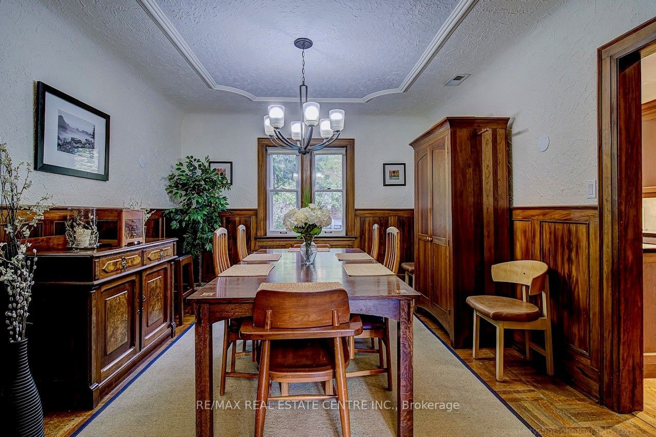 194 Lawrence Avenue E Property Photo 17