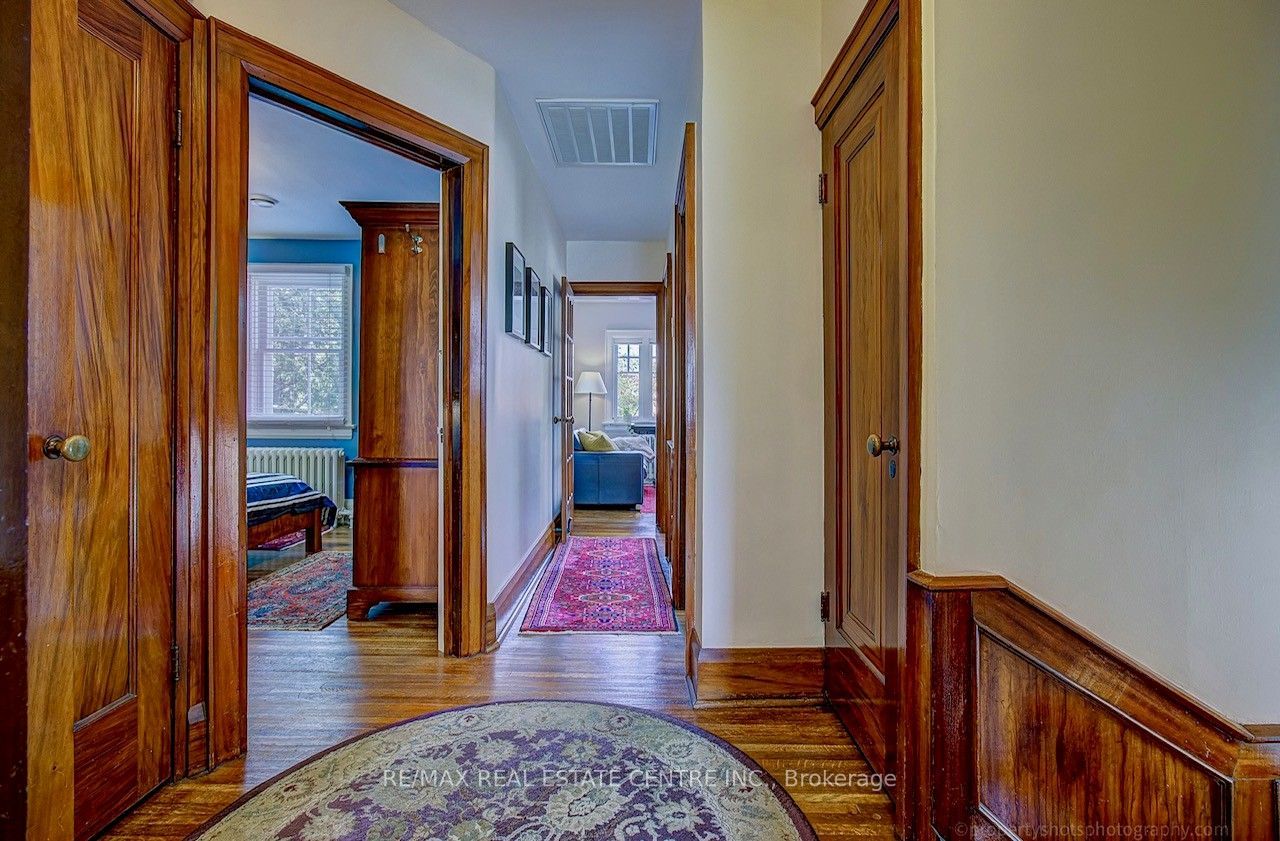 194 Lawrence Avenue E Property Photo 21