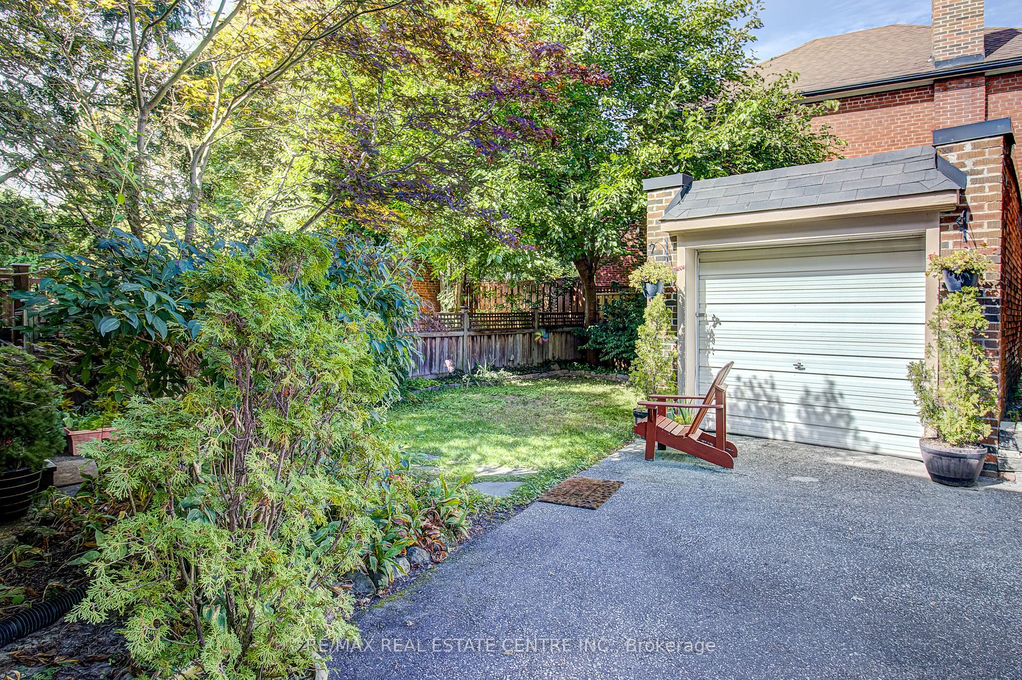 194 Lawrence Avenue E Property Photo 36