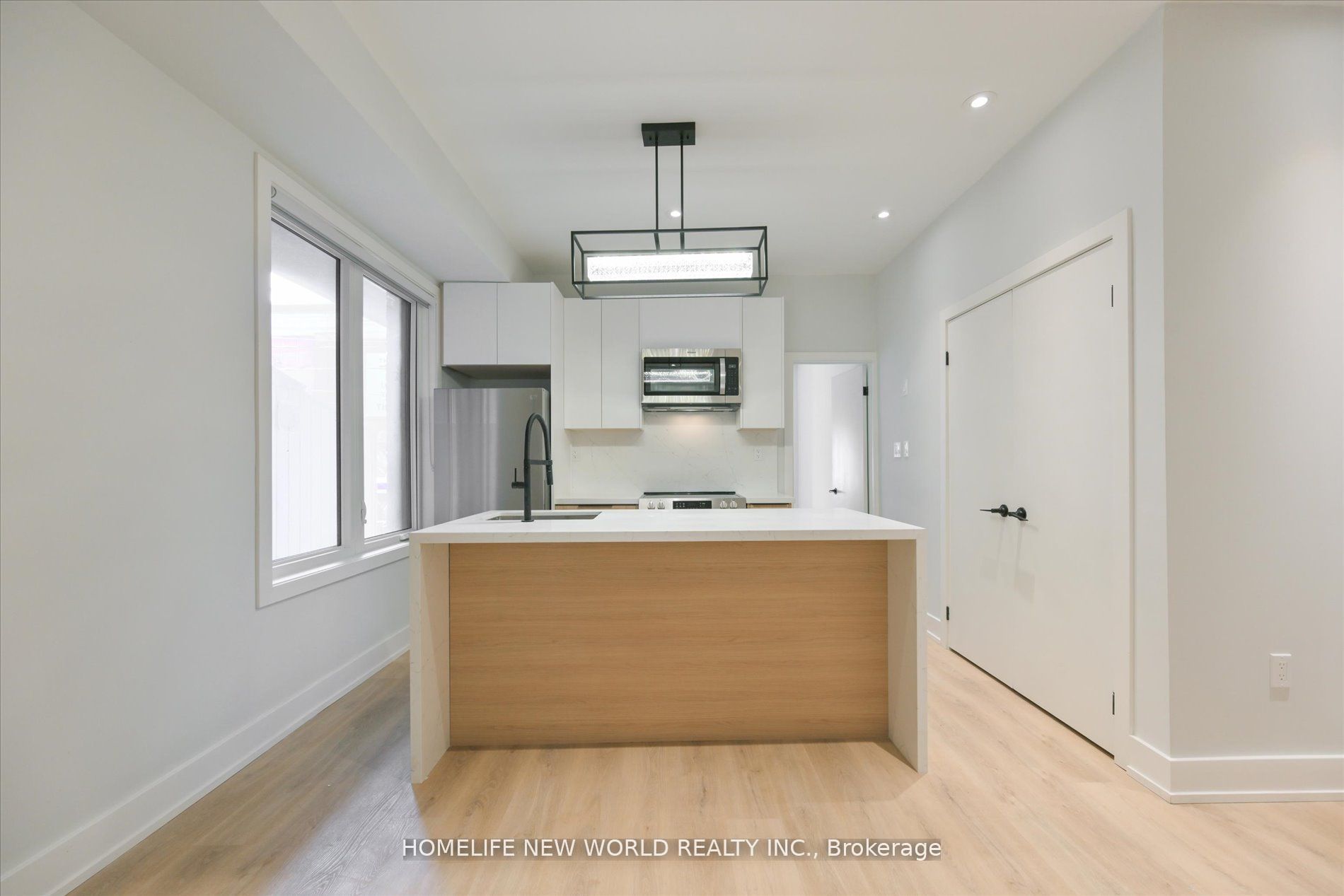 995 Dufferin Dufferin Street Main Property Photo 3