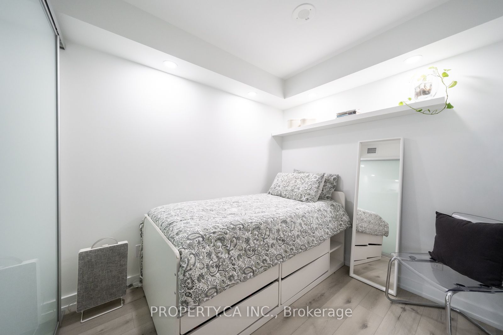 120 Varna Drive 412 Property Photo 10