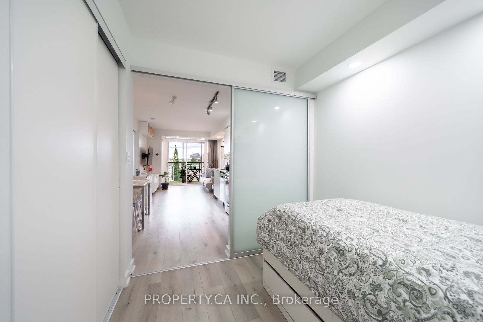 120 Varna Drive 412 Property Photo 11