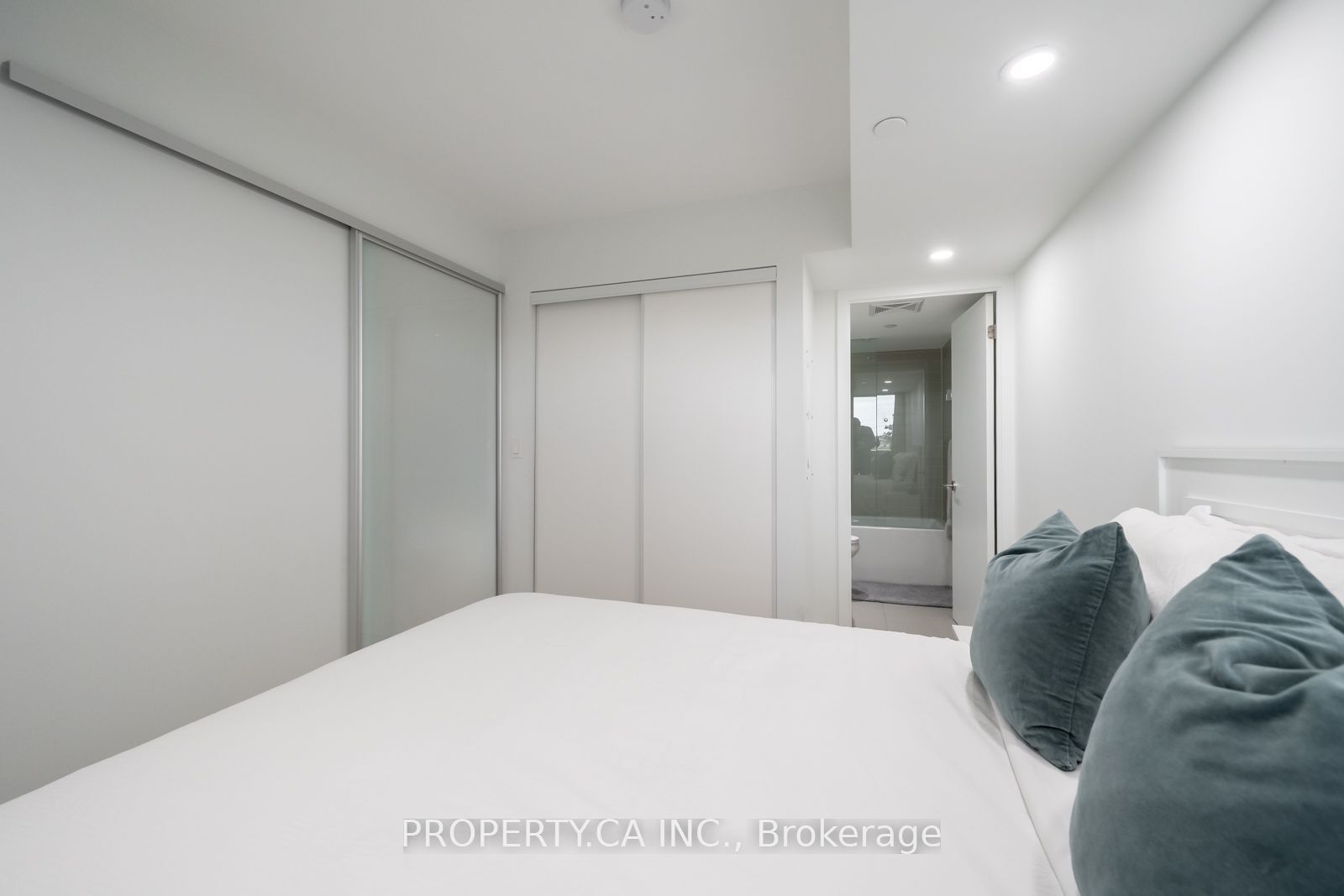 120 Varna Drive 412 Property Photo 22